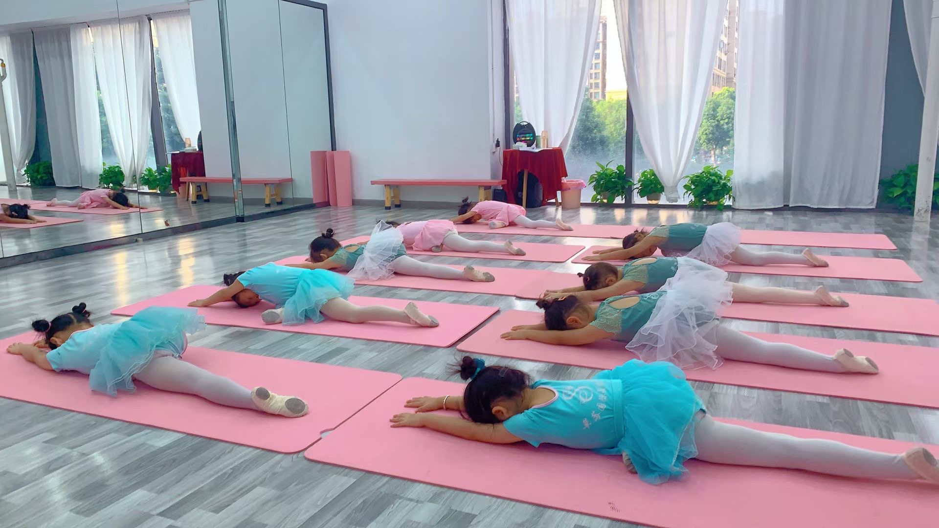 草莓国际舞蹈•s 东方瑜伽课程转让